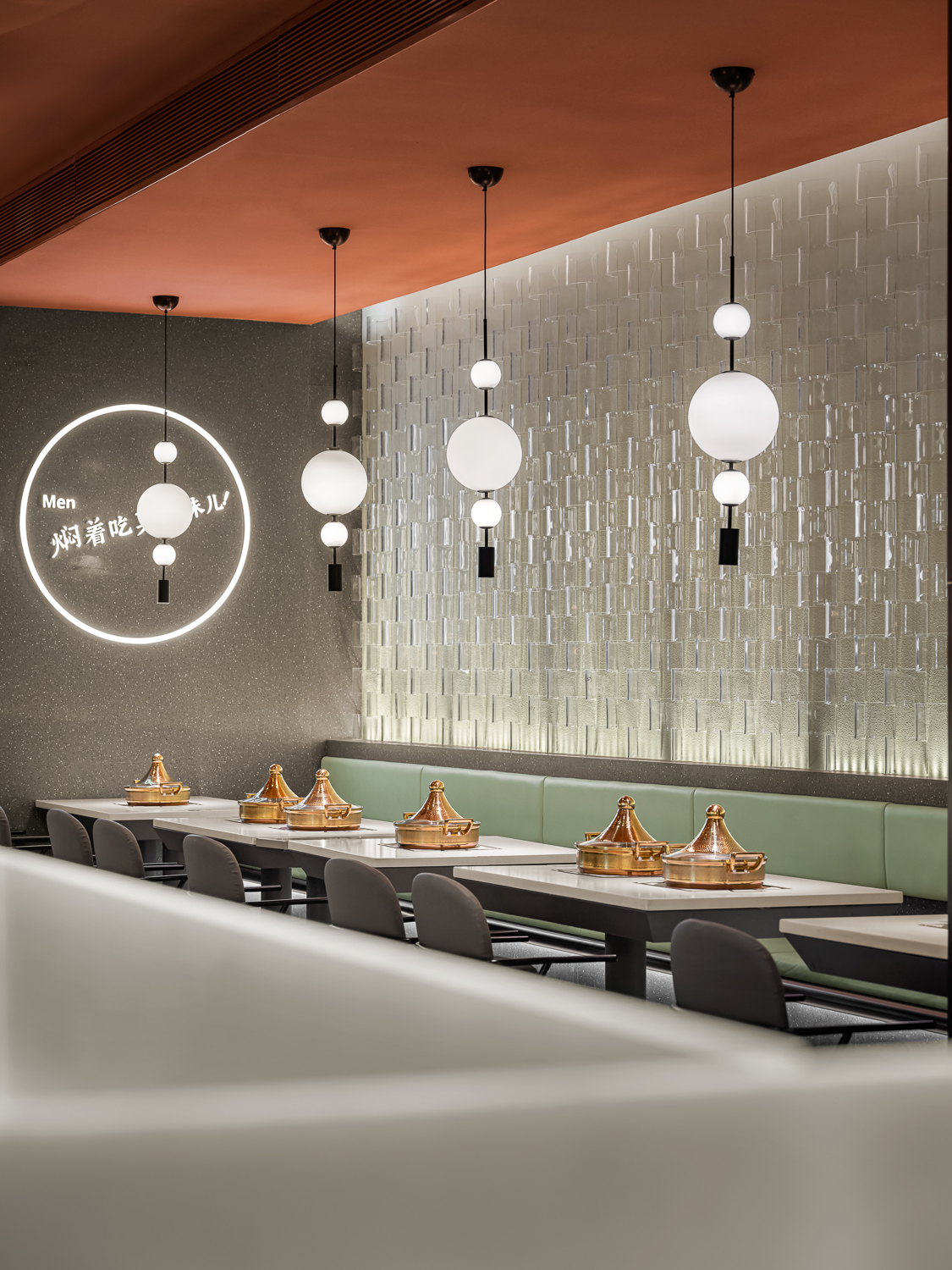 深圳餐厅设计，古典主义新玩法，打造抢眼的火锅店面